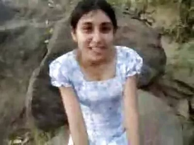 MILF খোকামনি এবং তার কিশোরী সৎ মেয়ে ভাগাভাগি সেক্সি বিএফ এইচডি একটি বড় pecker