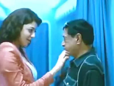 স্বর্ণকেশী পুতুল উত্তাপে আছে এবং সে তার প্রেমিককে সেই ভগের গভীরে সেক্স সেক্সি ভিডিও চায়
