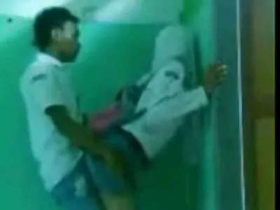 আবলুস নবাগত আনন্দের সাথে তার মন্ত্রিসভায় এজেন্টের চোদা চোষা সেক্সি বিএফ